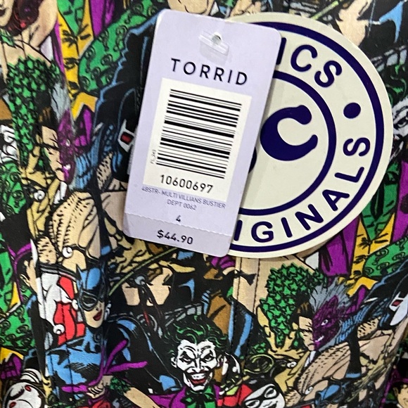 Torrid DC Comic Villains Bustier. Purple trim and lace up back. Zipper front. - Picture 10 of 12